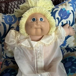 Vintage 1985 Cabbage Patch Doll, BlondeHair, Blue Eyes, Signed by Xavier!